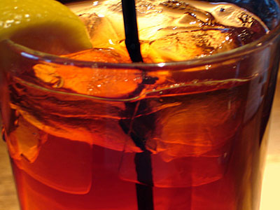 Πόλεμος τιμών σε χυμούς και κρύο τσάι